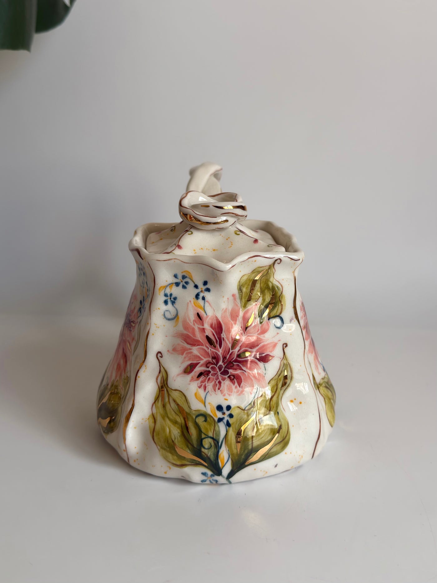 Pink Dahlia Flowers Teapot