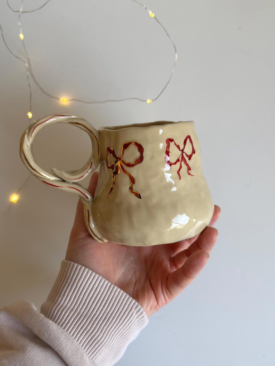 24k Gold Detailed Bows Mug