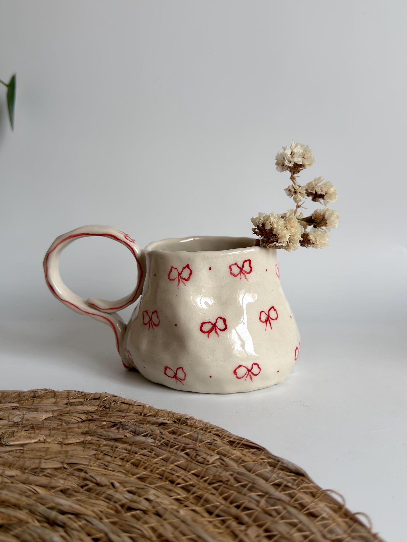 Cute Minimalist Red Bows Mug