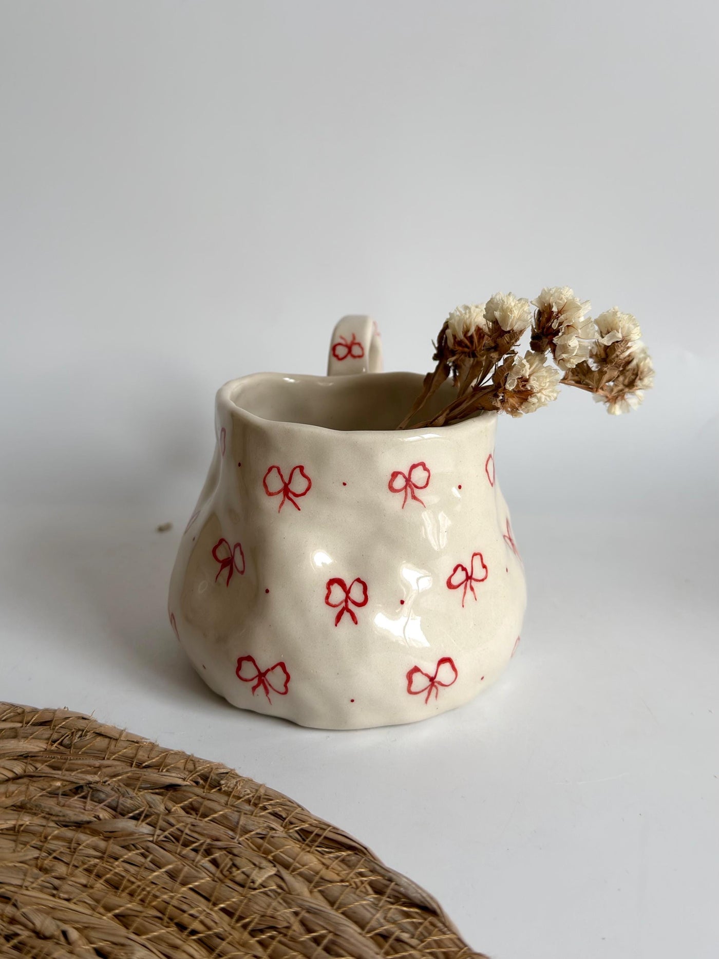 Cute Minimalist Red Bows Mug