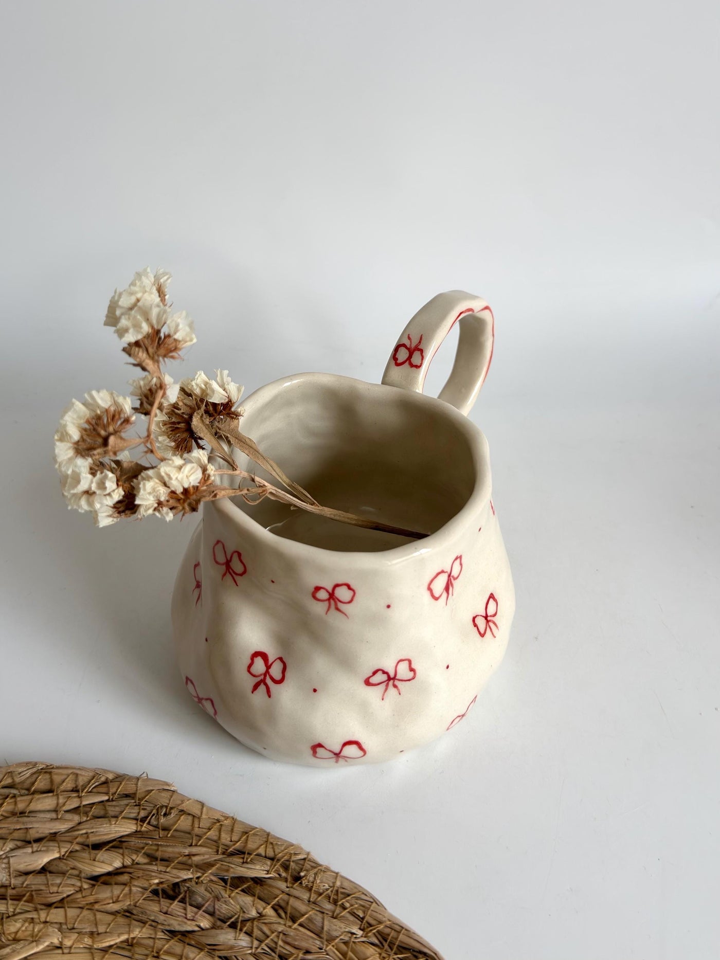 Cute Minimalist Red Bows Mug