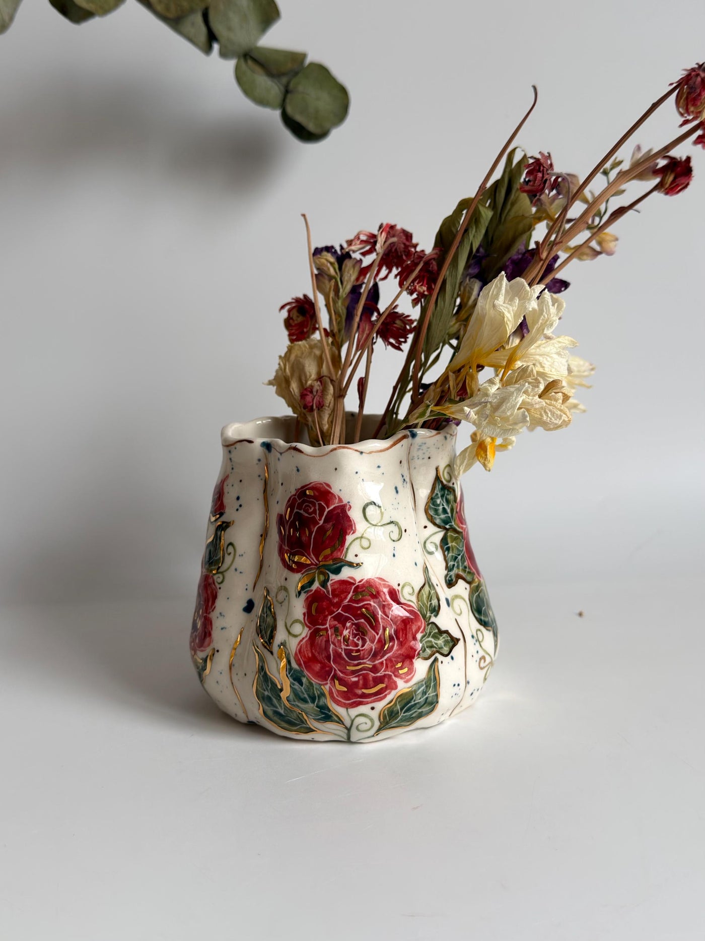 Red Roses and Gold Details Mug