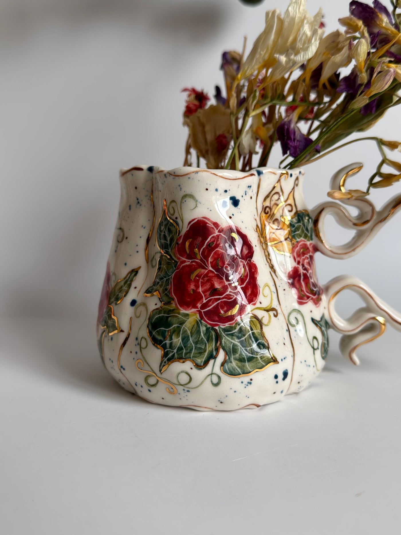 Red Roses and Gold Details Mug