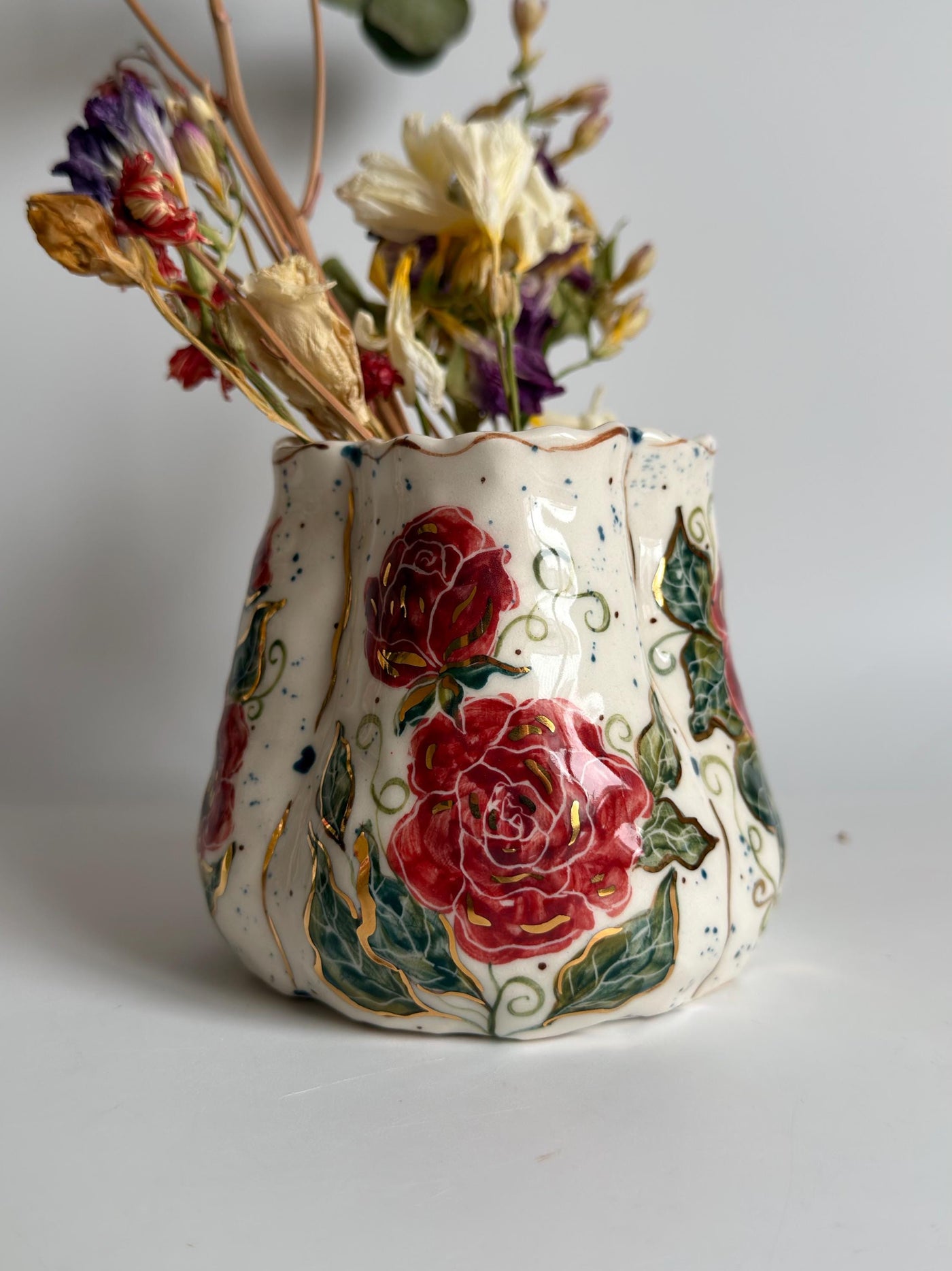 Red Roses and Gold Details Mug