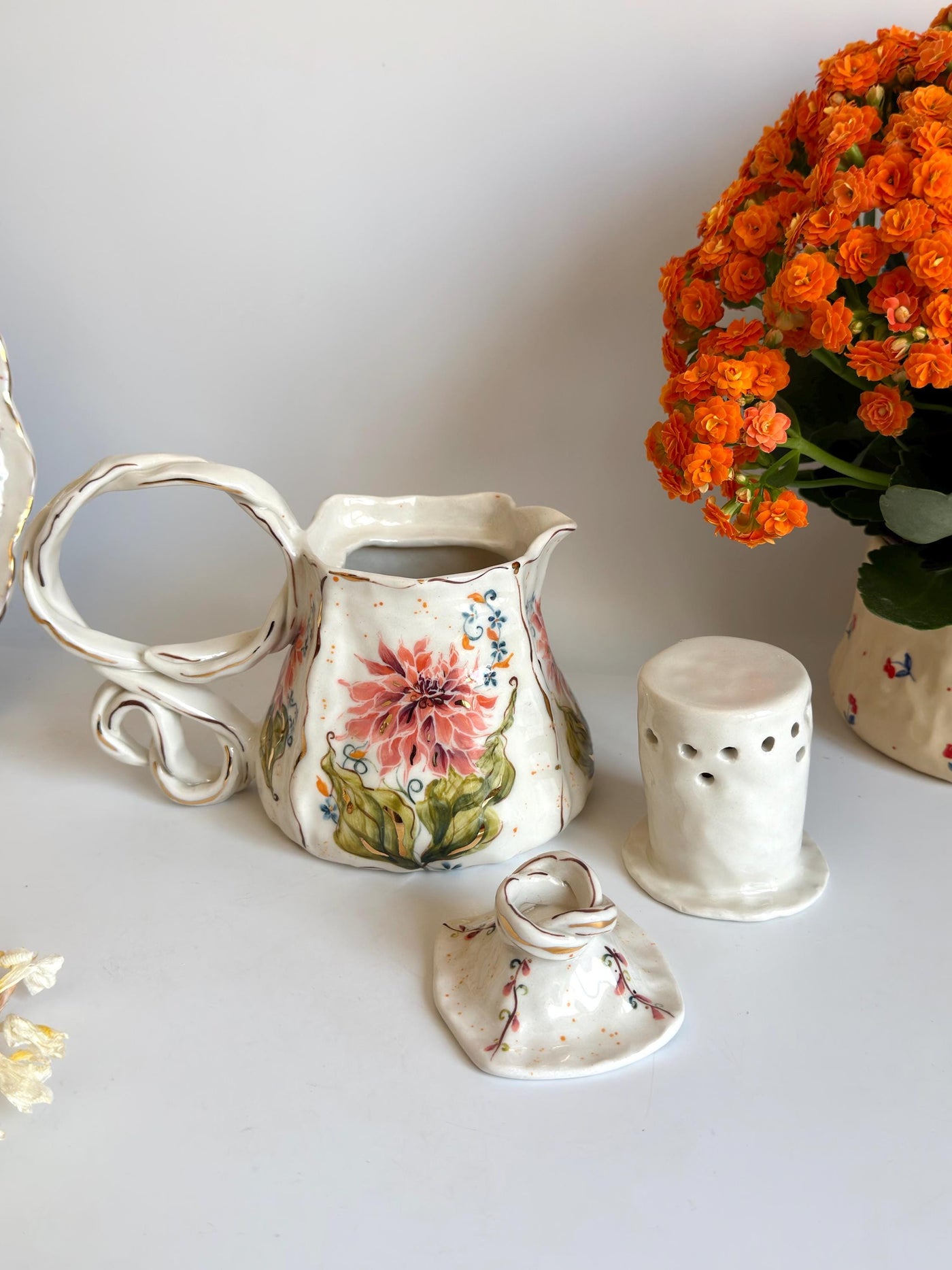 Dahlia Flowers Teapot
