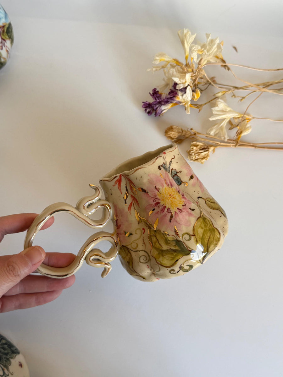 Dahlia Design Mug wiht Butterfly