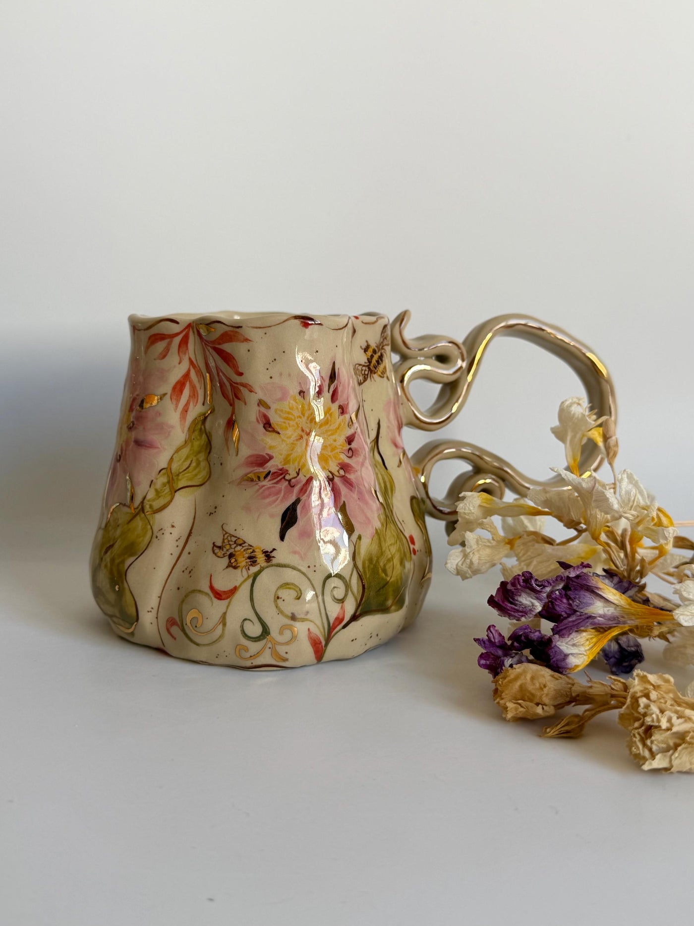 Dahlia Design Mug wiht Butterfly