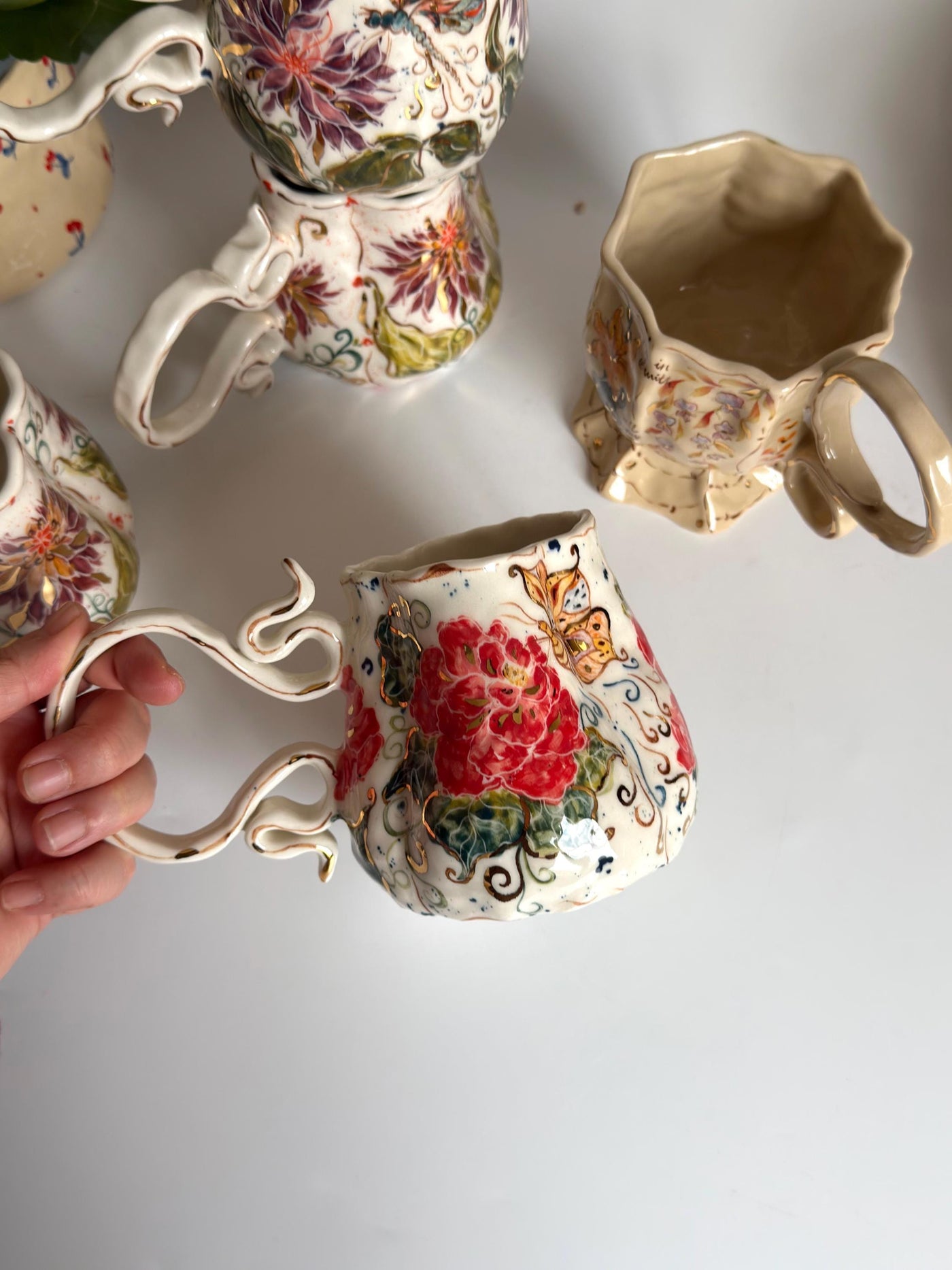 Red Roses and Gold Details Butterfly Mug