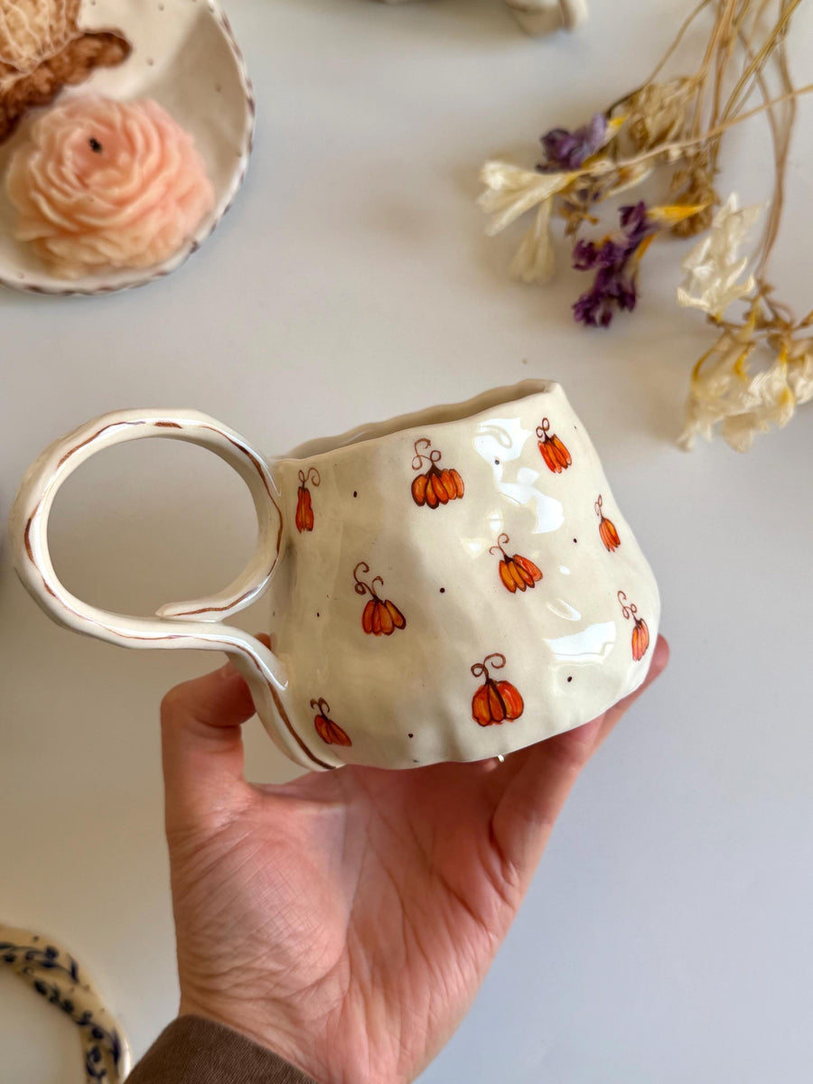 Cute Minimalist Pumpkin Halloween Mug