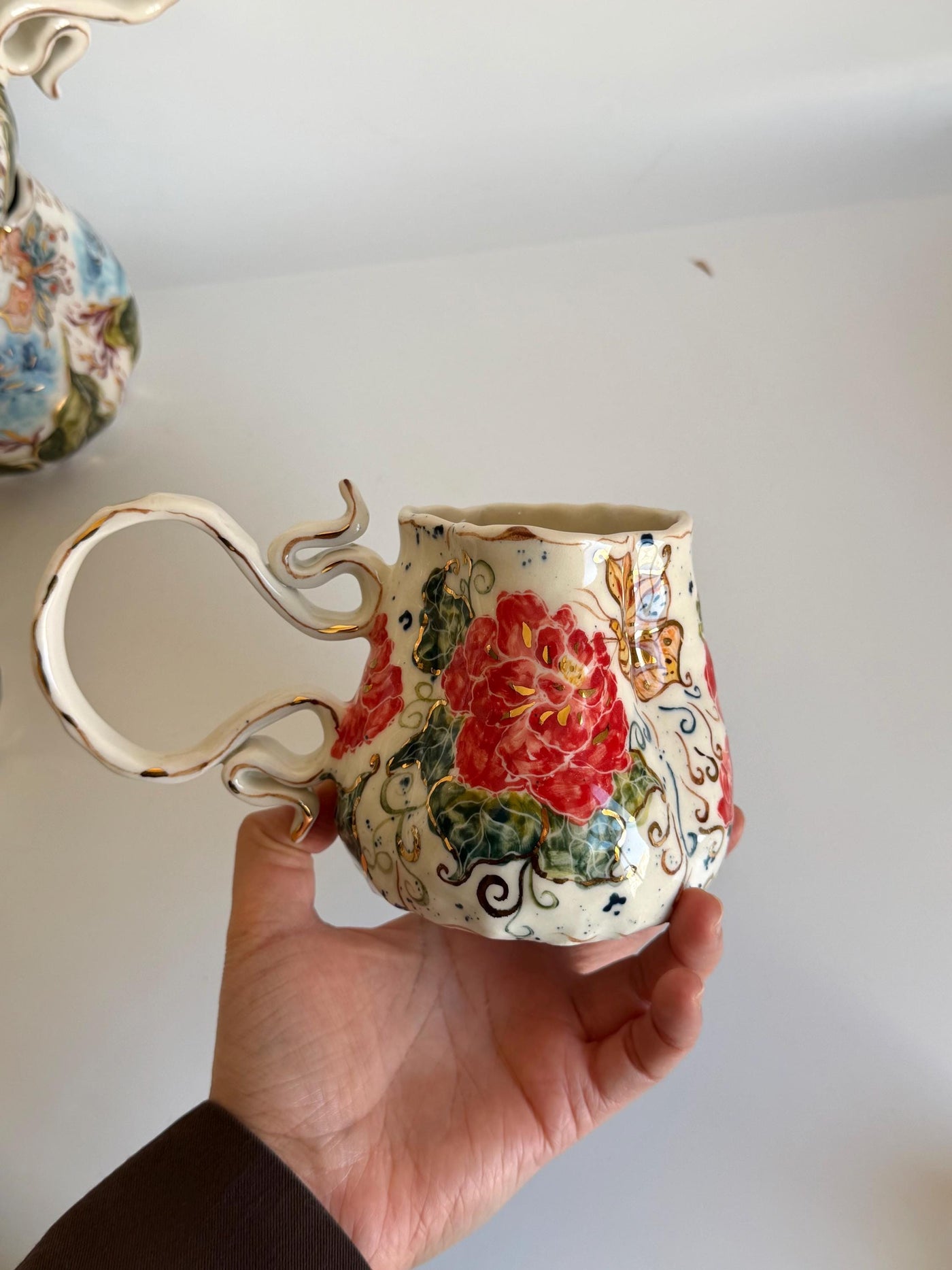 Red Roses and Gold Details Butterfly Mug